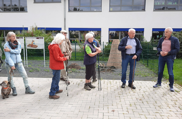 1. An der Grundschule in Horhausen begrüßte Bürgermeister Fred Jüngerich die Wanderschar.